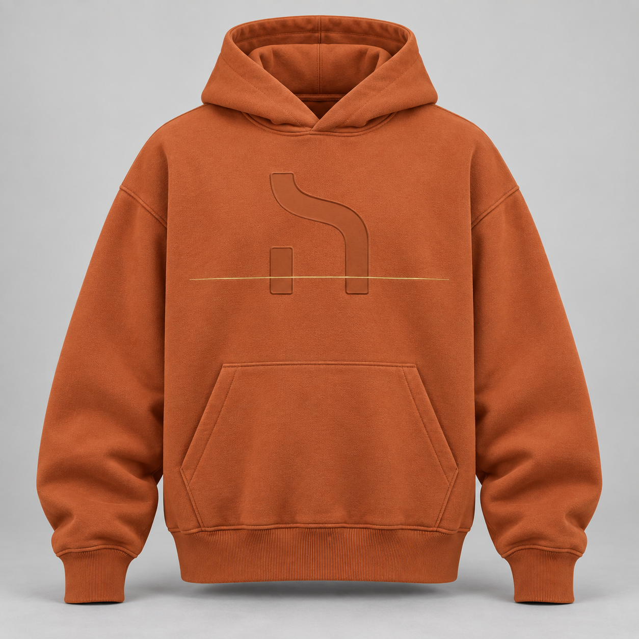 Orangefarbener Haensch Studio Ultra Heavy Box Hoodie in Vorderansicht mit tonalem Reliefmotiv und feiner altgoldener Linie.