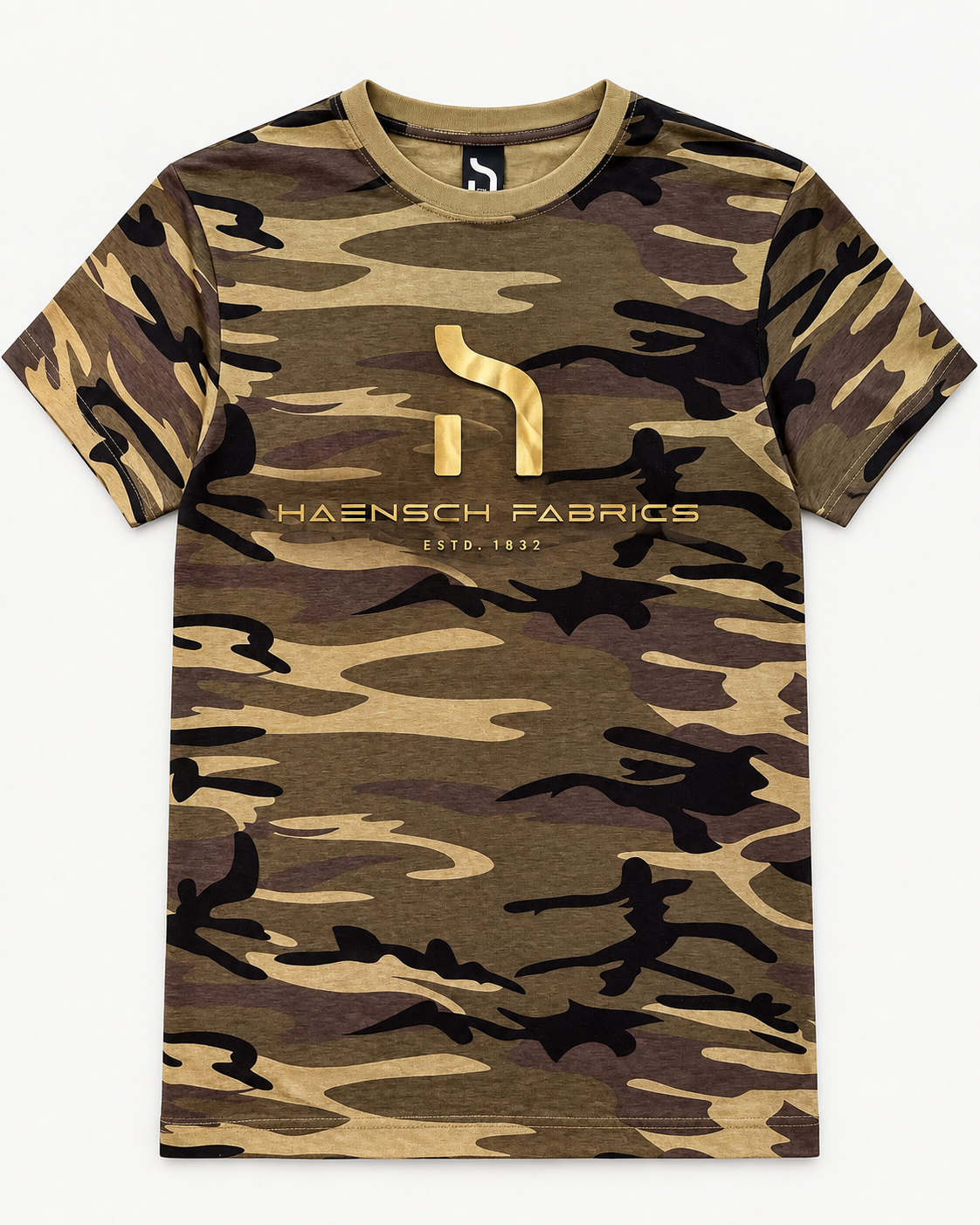 Haensch Coast Signature Camo T-Shirt mit goldenem Haensch Fabrics Logo in frontaler Produktansicht auf hellem Hintergrund