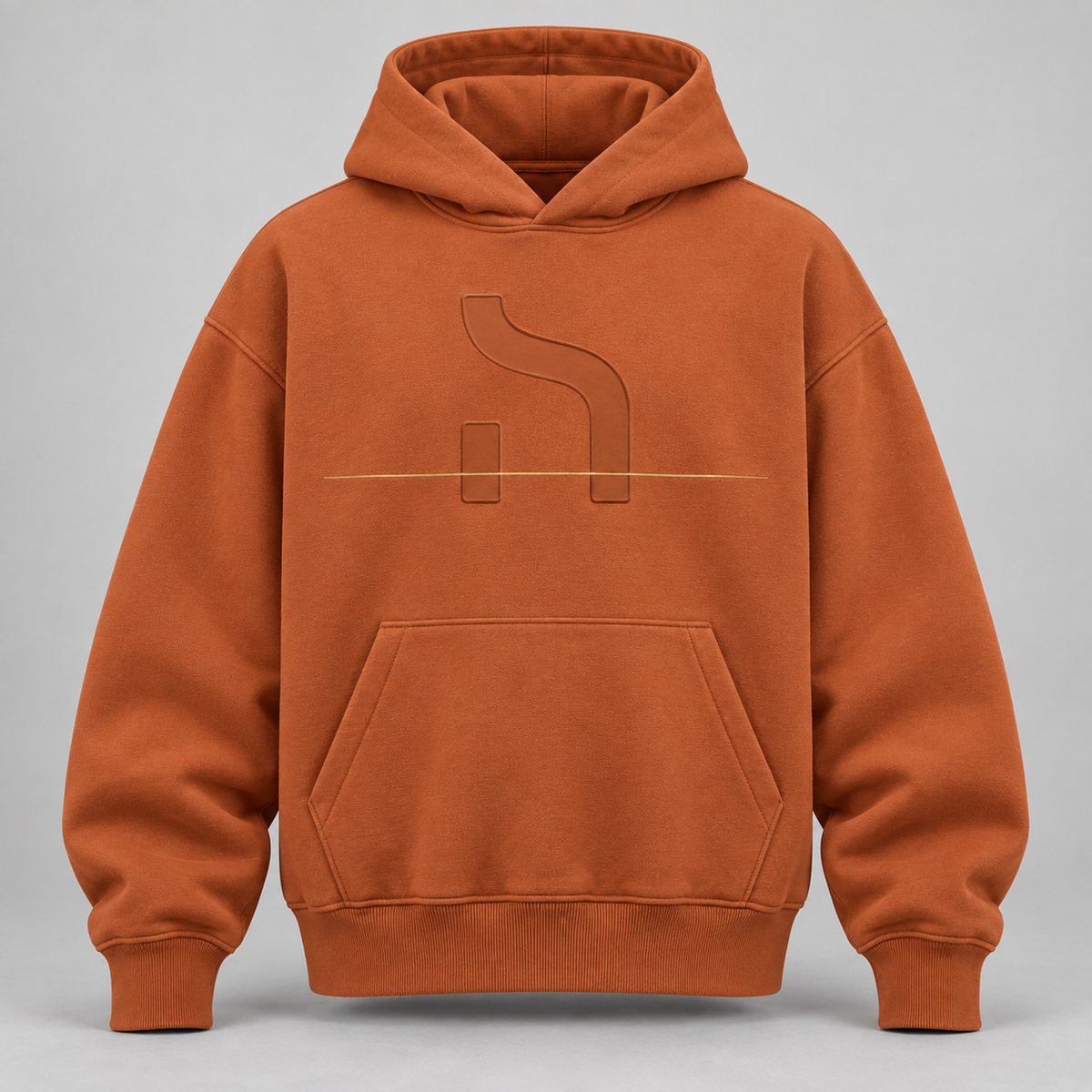 Orangefarbener Haensch Studio Ultra Heavy Box Hoodie in Vorderansicht mit tonalem Reliefmotiv und feiner altgoldener Linie.