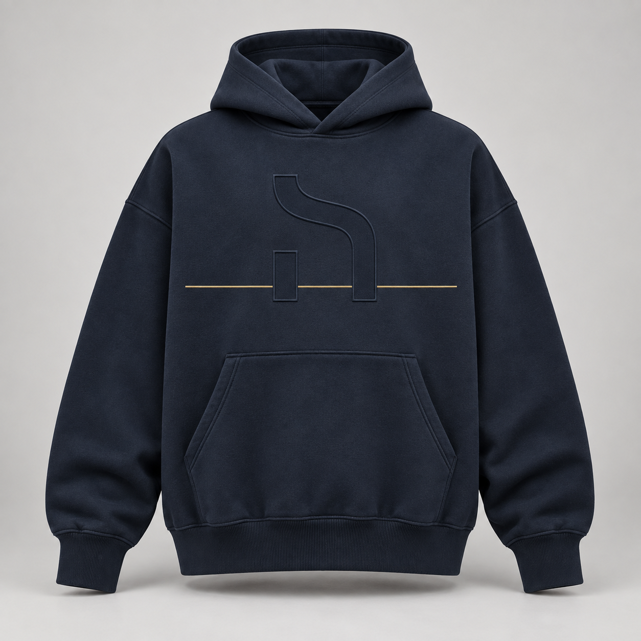 Marineblauer Haensch Studio Ultra Heavy Box Hoodie in Vorderansicht mit tonalem Reliefmotiv und feiner altgoldener Linie.