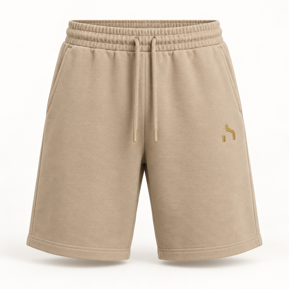Sandfarbene Haensch Studio Ultra Heavy Sweatshorts mit goldenem Hänsch-Zeichen auf dem linken Hosenbein.