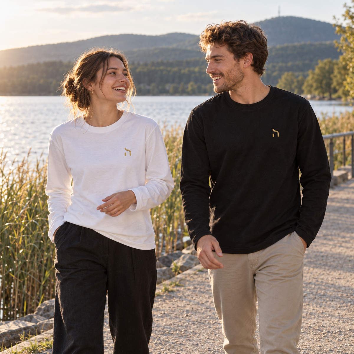 Junge Frau und junger Mann tragen Haensch Utility Premium Longsleeves am Olbersdorfer See