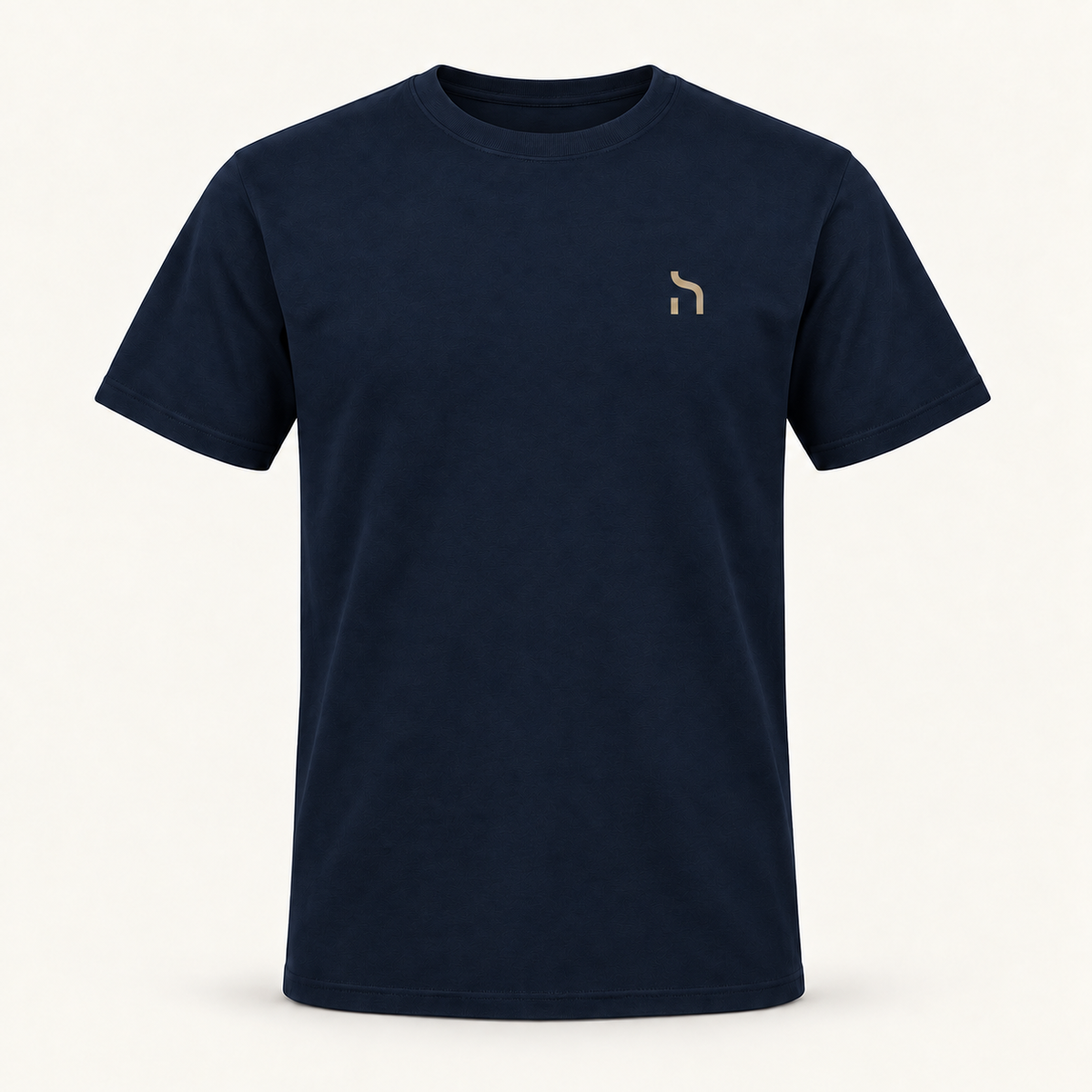 Marineblaues Haensch Utility T-Shirt mit Rundhalsausschnitt und kleinem goldenem Hänsch-Zeichen auf der Brust.